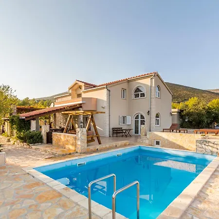 Hacienda Buena Vista *